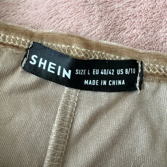 Elegant Champagne Velvet Women's Short Sleeveless Romper - Picture 6 of 8